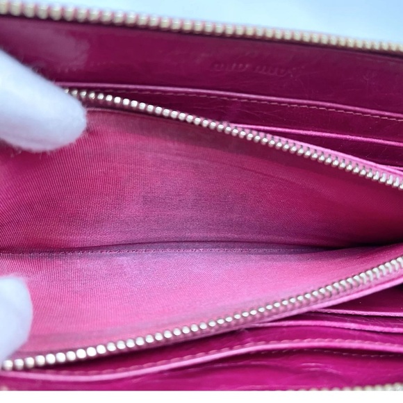 Miu Miu 🇮🇹Quilted Zippy Wallet w/box - Picture 10 of 13
